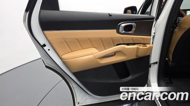 Kia Sorento 2023 — Photo 11/34