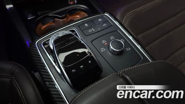 Mercedes-Benz GLE-Class 2018 — Şəkil 17/20