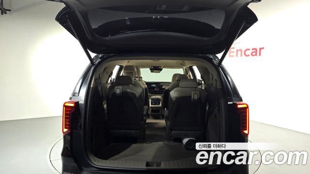 Kia Carnival 2025 — Şəkil 17/20