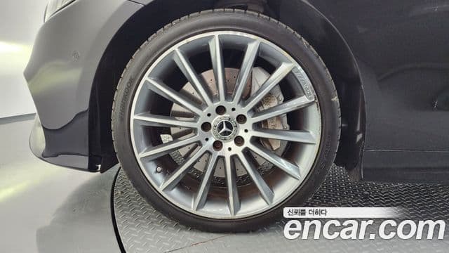 Mercedes-Benz E-Class 2019 — ფოტო 5/20