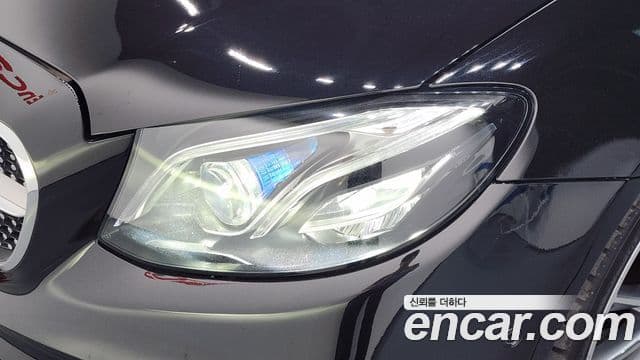 Mercedes-Benz E-Class 2019 — Photo 7/34