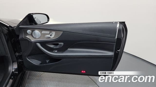 Mercedes-Benz E-Class 2019 — Photo 16/34