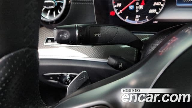 Mercedes-Benz E-Class 2019 — Photo 11/34