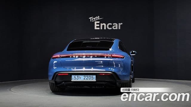 Porsche Taycan 2021 — ფოტო 19/36