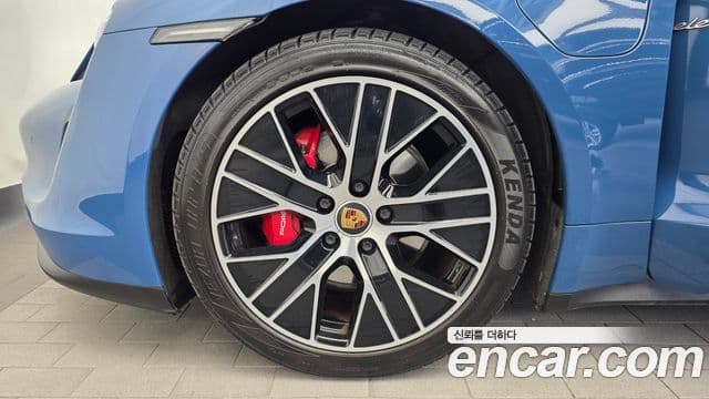 Porsche Taycan 2021 — ფოტო 35/36
