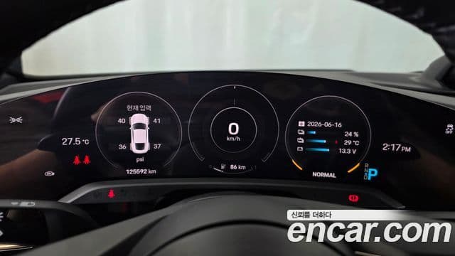 Porsche Taycan 2021 — ფოტო 7/36