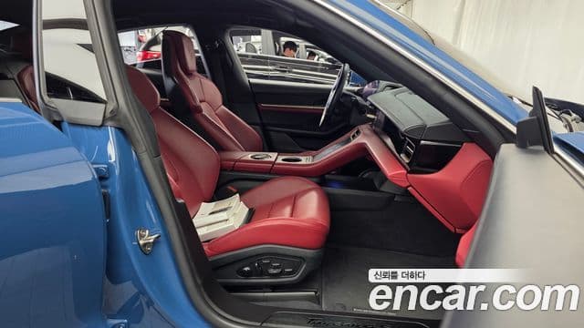 Porsche Taycan 2021 — ფოტო 26/36