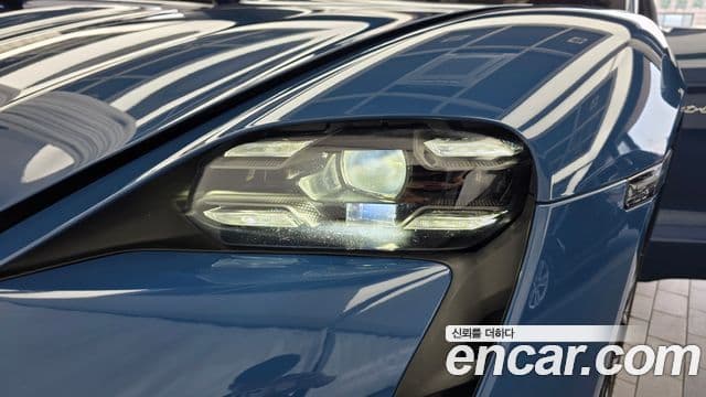 Porsche Taycan 2021 — ფოტო 33/36