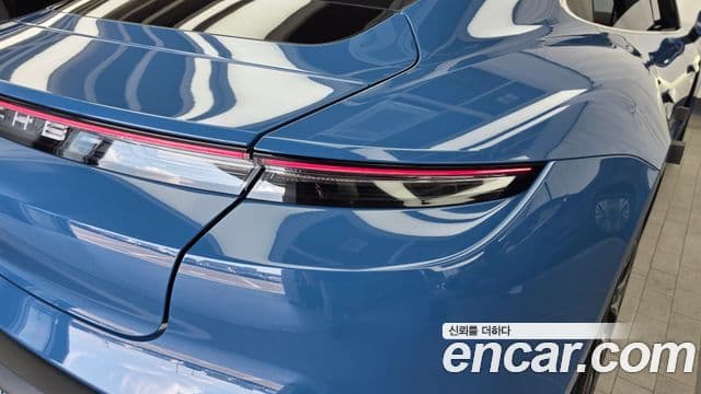 Porsche Taycan 2021 — ფოტო 28/36