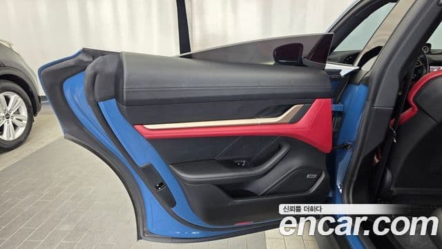Porsche Taycan 2021 — ფოტო 15/36