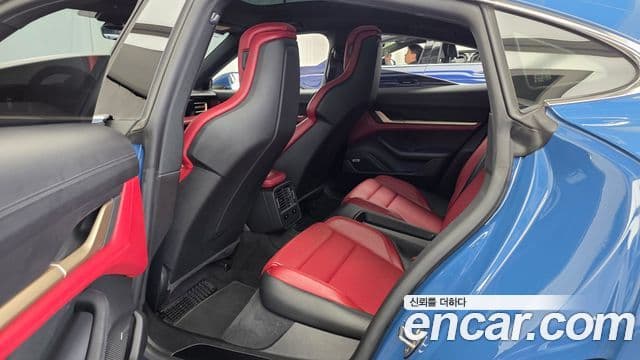 Porsche Taycan 2021 — ფოტო 23/36