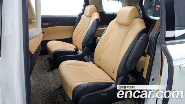 Kia Carnival 2020 — Фото 11/20