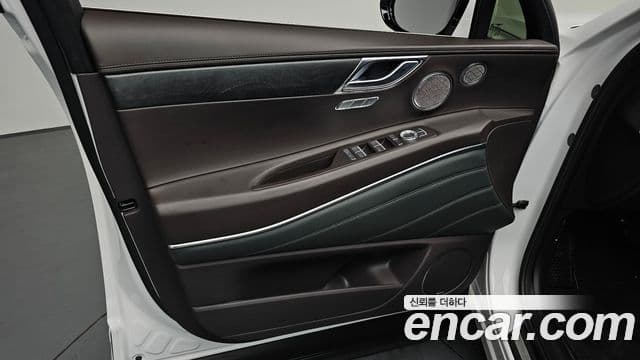 Genesis GV80 2022 — ფოტო 21/34