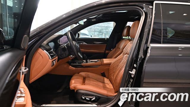 BMW 7 Series 2019 — фото 11 из 20