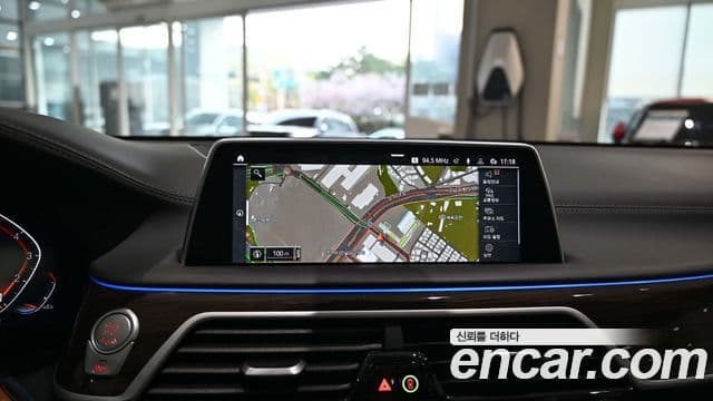 BMW 7 Series 2019 — ფოტო 13/20