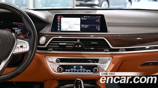 BMW 7 Series 2019 — ფოტო 17/20