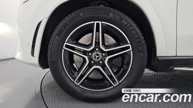 Mercedes-Benz GLE-Class 2021 — ფოტო 4/20