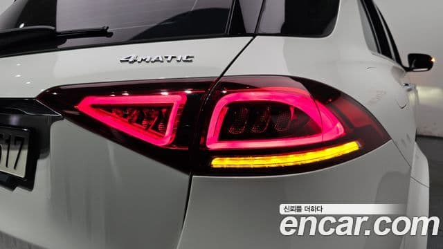 Mercedes-Benz GLE-Class 2021 — Photo 8/35