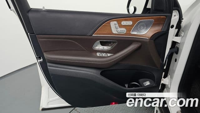 Mercedes-Benz GLE-Class 2021 — Photo 25/35
