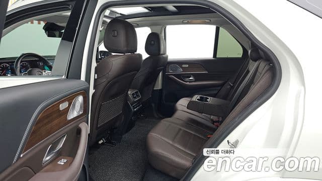 Mercedes-Benz GLE-Class 2021 — Photo 26/35