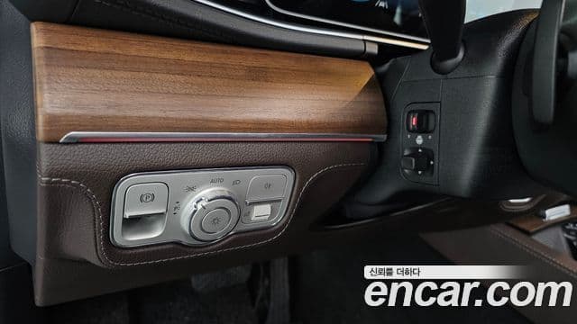 Mercedes-Benz GLE-Class 2021 — Photo 1/35