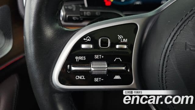 Mercedes-Benz GLE-Class 2021 — Photo 31/35