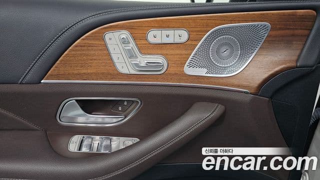 Mercedes-Benz GLE-Class 2021 — Photo 32/35