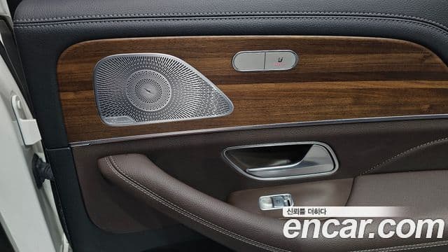 Mercedes-Benz GLE-Class 2021 — Photo 2/35