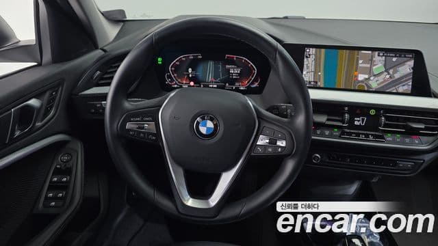 BMW 1 Series 2022 — ფოტო 13/20