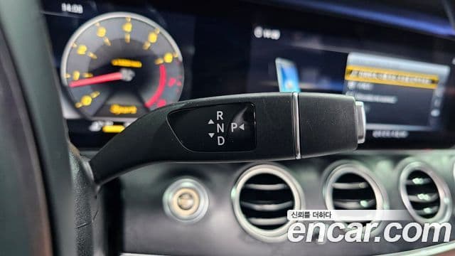 Mercedes-Benz E-Class 2018 — Şəkil 16/20