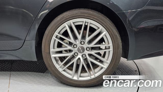 Genesis G70 2019 — Photo 20/30