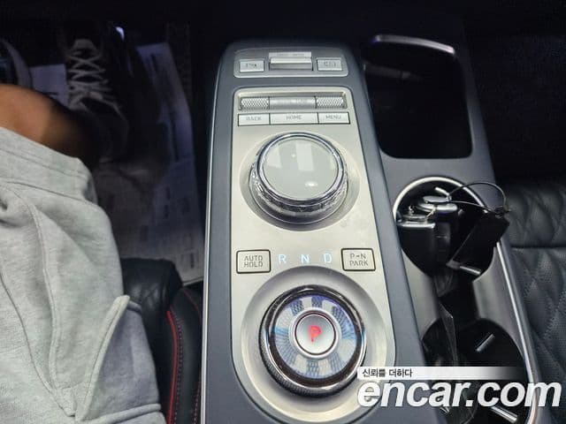 Genesis GV70 2021 — ფოტო 17/20