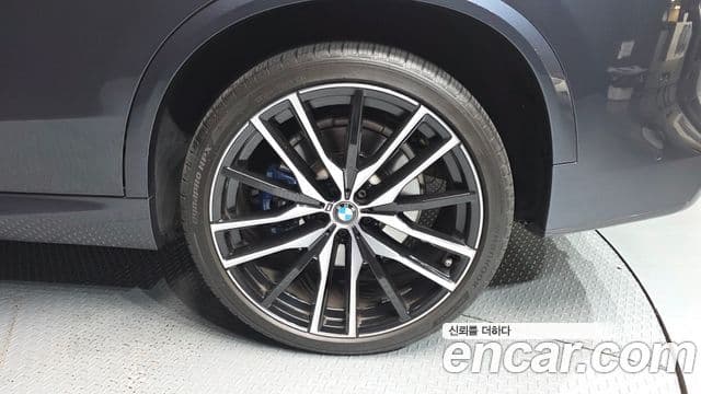 BMW X5 2021 — Photo 28/33