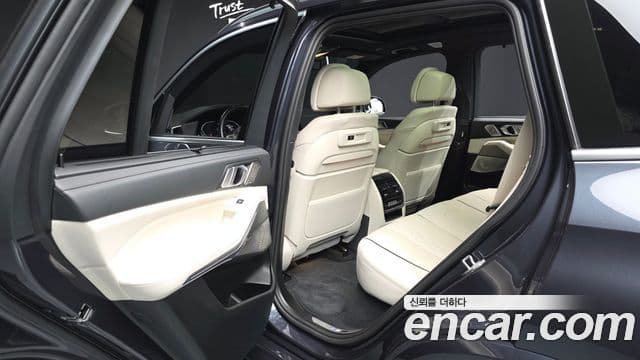 BMW X5 2021 — Photo 8/33