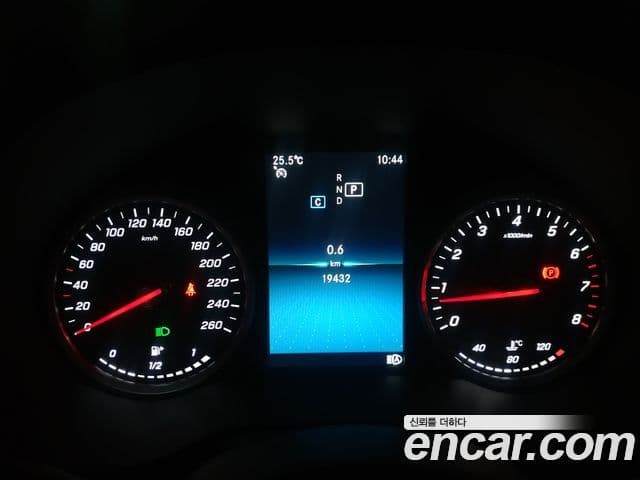 Mercedes-Benz C-Class 2019 — ფოტო 6/20