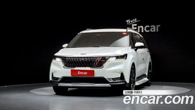 Kia Carnival 2021 — ფოტო 3/20