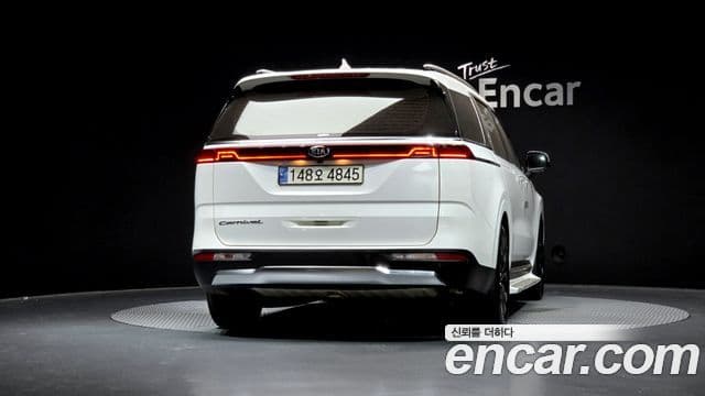 Kia Carnival 2021 — ფოტო 4/20