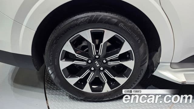 Kia Carnival 2021 — ფოტო 5/20