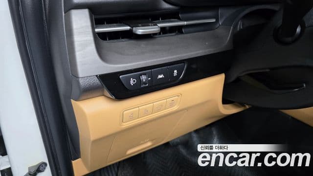 Kia Carnival 2021 — ფოტო 17/20