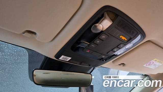 Kia Carnival 2021 — ფოტო 18/20