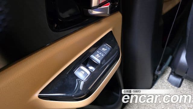 Kia Carnival 2021 — ფოტო 19/20