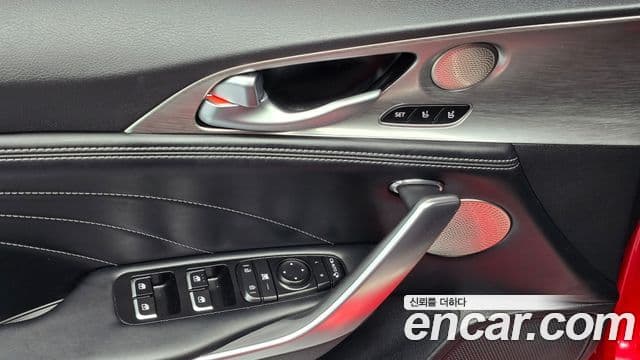Kia Stinger 2020 — ფოტო 19/20