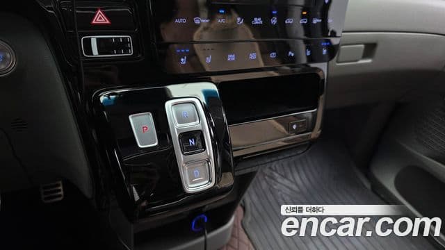 Hyundai Staria 2025 — Фото 9/20