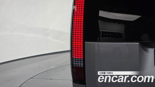 Hyundai Staria 2025 — Photo 21/33