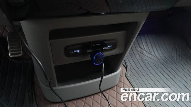 Hyundai Staria 2025 — Photo 8/33