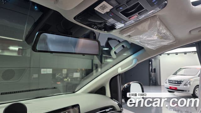 Hyundai Staria 2025 — Photo 7/33