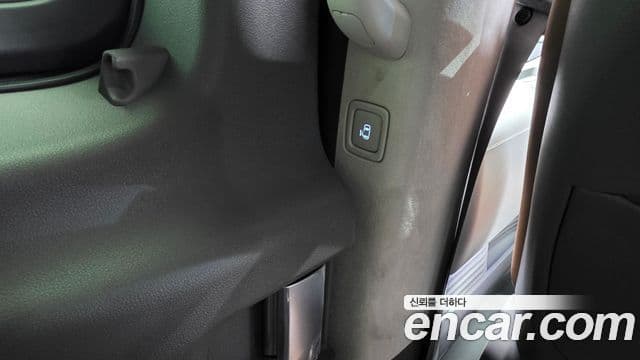 Hyundai Staria 2025 — Photo 13/33