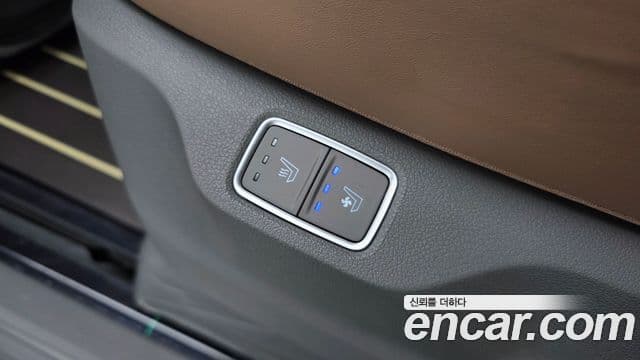Hyundai Staria 2025 — Photo 16/33