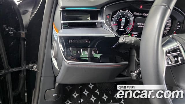 Audi A8 2021 — ფოტო 22/36