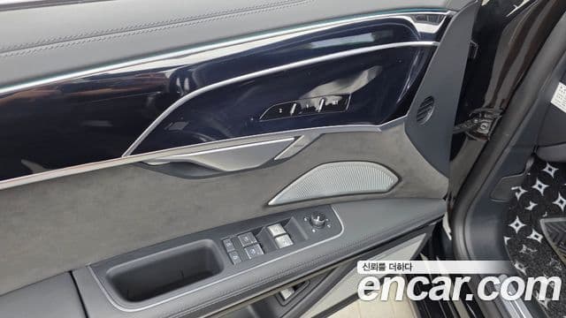 Audi A8 2021 — ფოტო 25/36